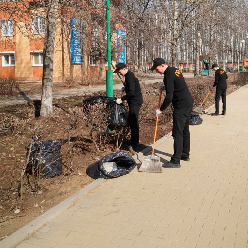 Уборка листьев в Когалыме